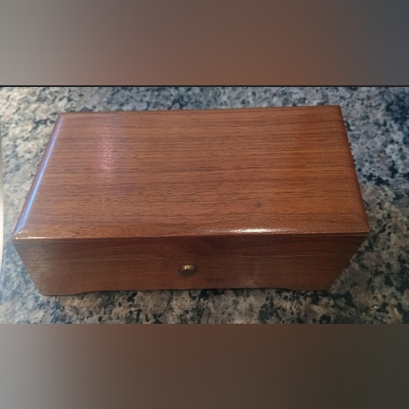 Reuge Wooden Music Box - Picture 5 of 9
